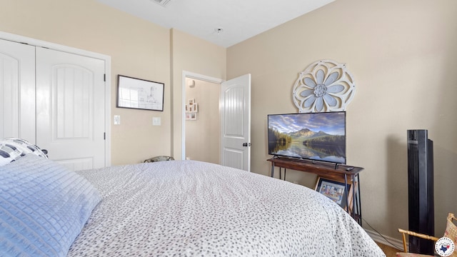 908 Arnold Ln, Texarkana, TX 75503 - bedroom featuring a closet