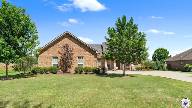 908 Arnold Ln, Texarkana, TX 75503 - view of front facade with brick siding and a front lawn