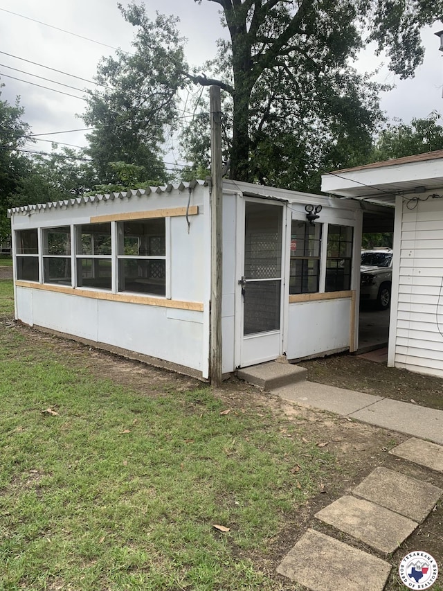 209 E 35th St, Texarkana, AR 71854 - view of side of home featuring a lawn