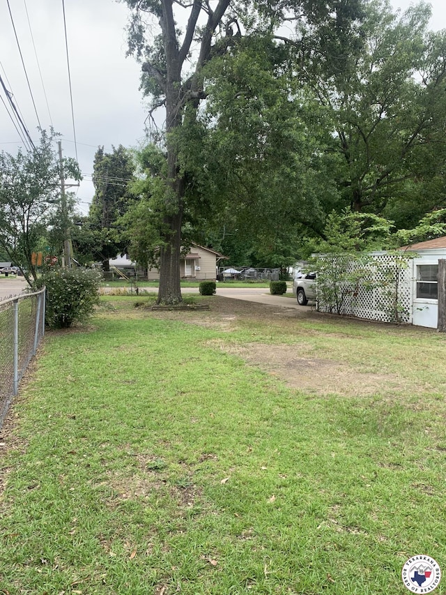 209 E 35th St, Texarkana, AR 71854 - view of yard
