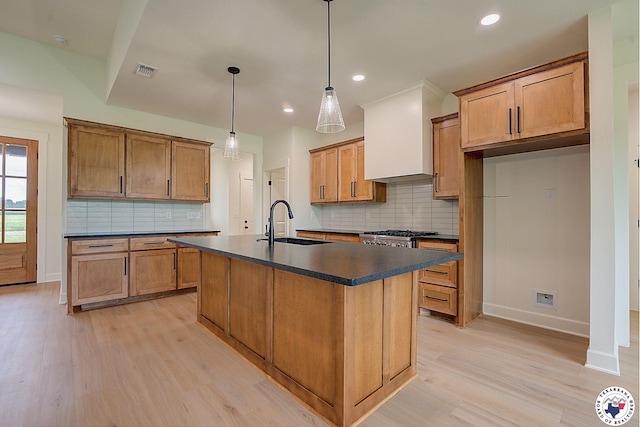 101 Ranch Rd, Texarkana, TX 75503 - kitchen with a sink, dark countertops, light wood finished floors, baseboards, and decorative backsplash