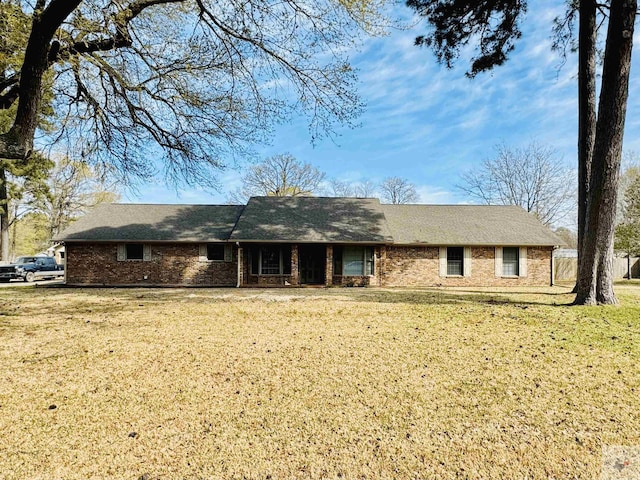 4604 Suzanne Dr, Texarkana, TX 75503 - ranch-style house with brick siding and a front lawn