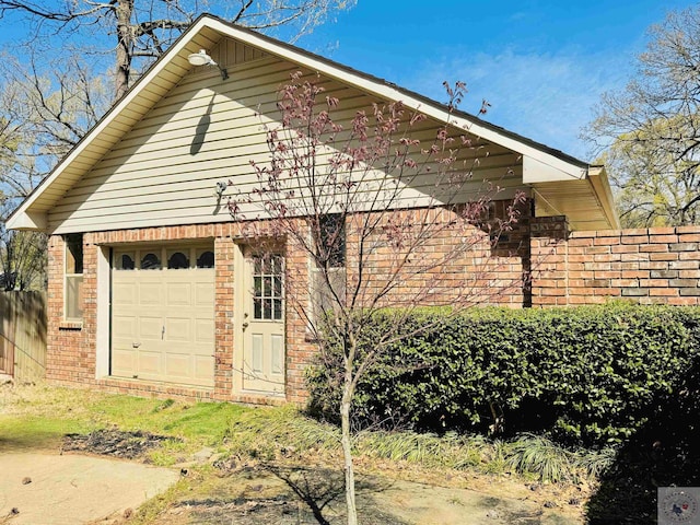 4604 Suzanne Dr, Texarkana, TX 75503 - garage featuring fence