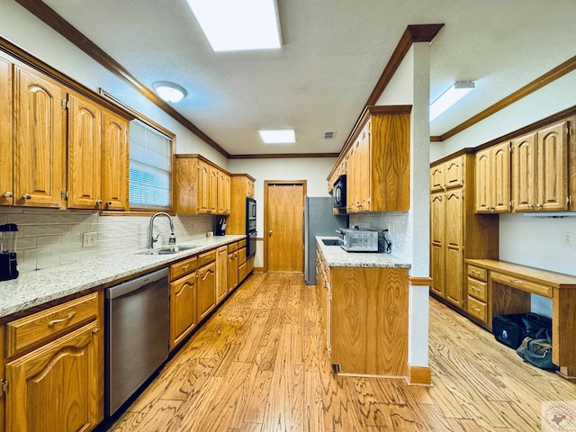 4604 Suzanne Dr, Texarkana, TX 75503 - kitchen featuring a sink, light wood-type flooring, stainless steel dishwasher, and crown molding