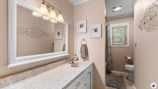 905 Lakeridge Ln, Texarkana, TX 75503 - bathroom with ornamental molding, vanity, toilet, baseboards, and a shower with shower curtain