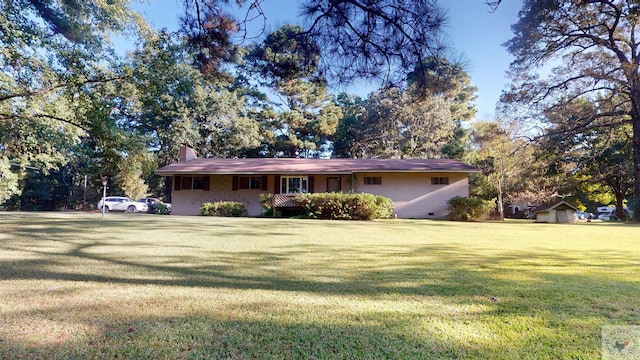 ranch-style house featuring a front lawn