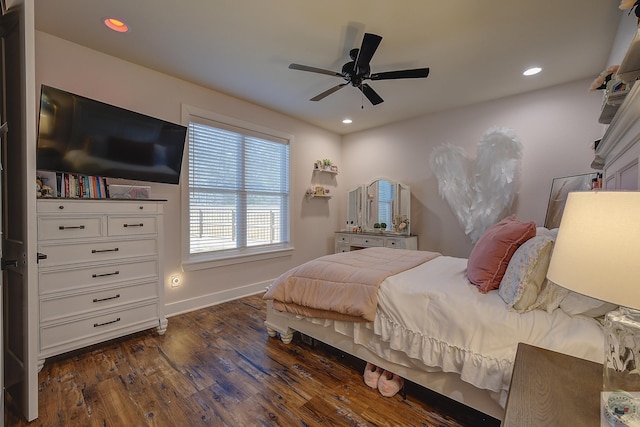 bedroom featuring dark wood-type flooring and ceiling fan