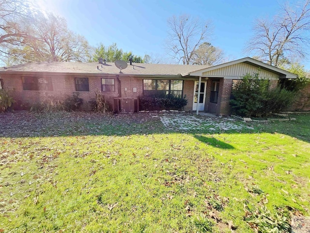 back of house featuring a yard