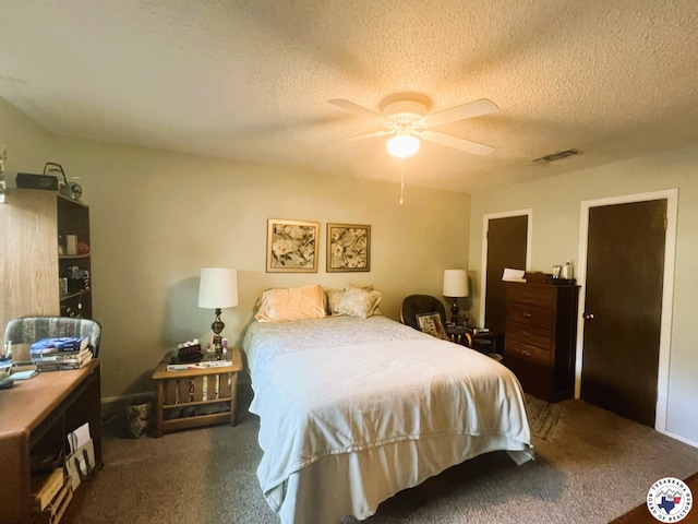 bedroom with carpet, visible vents, a textured ceiling, and a ceiling fan