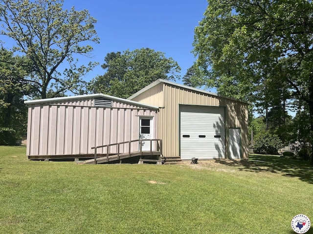view of outdoor structure with an outbuilding