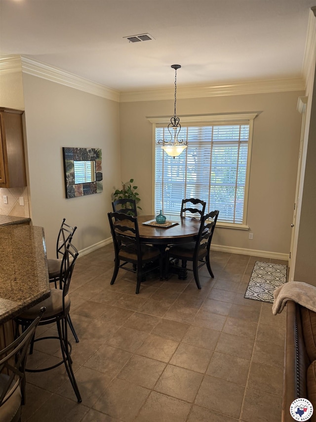 7 River Plantation, Texarkana, TX 75503 - dining space featuring crown molding