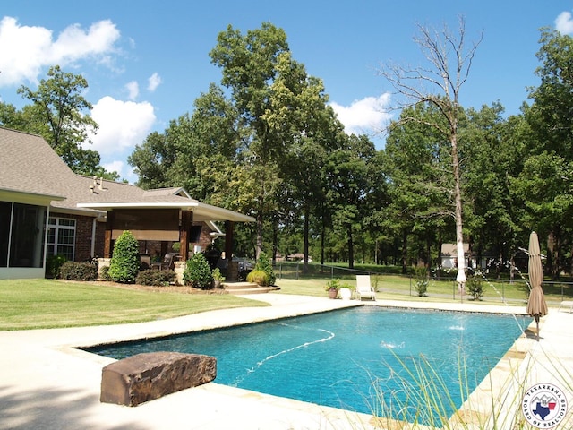 7 River Plantation, Texarkana, TX 75503 - outdoor pool with a patio and a sunroom