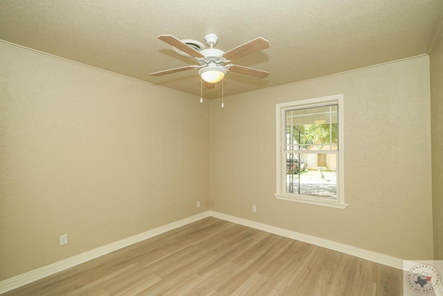 unfurnished room featuring a textured ceiling, light hardwood / wood-style flooring, and ceiling fan