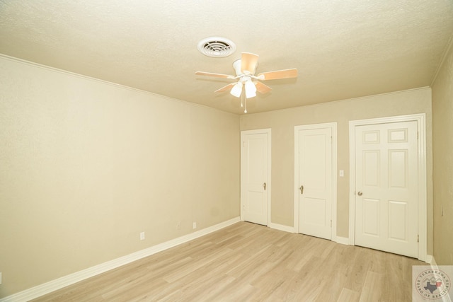 unfurnished bedroom featuring ceiling fan, light hardwood / wood-style floors, and a textured ceiling