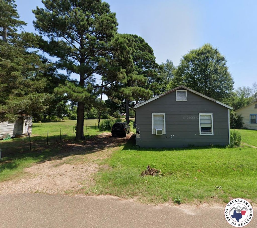 302 Grant St, Hooks, TX 75561 - view of side of property with a lawn and cooling unit