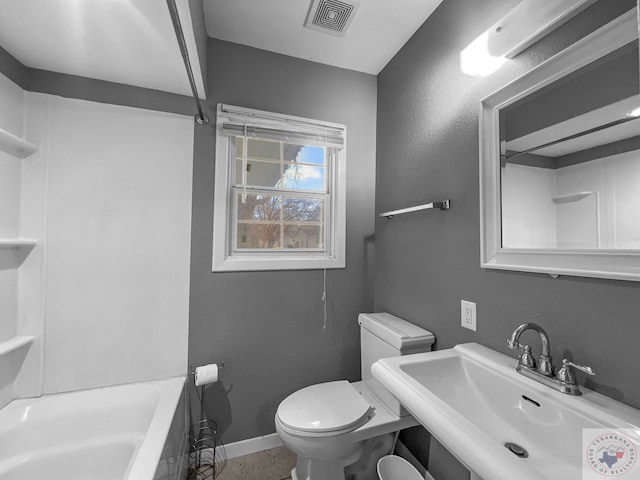 bathroom with sink, a washtub, and toilet