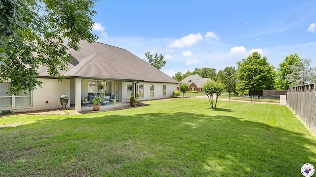 6914 Manor Crest Dr, Texarkana, AR 71854 - view of yard featuring a patio area