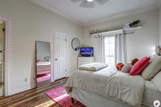 3502 Tiffany Ln, Texarkana, AR 71854 - bedroom featuring ornamental molding, wood finished floors, and a ceiling fan
