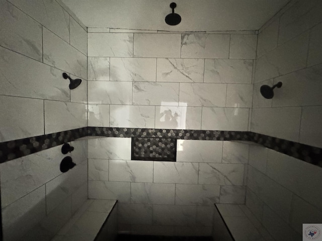 bathroom featuring a tile shower