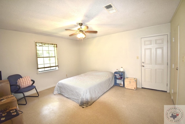 bedroom featuring ceiling fan and a textured ceiling