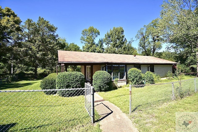 view of front of home featuring a front lawn