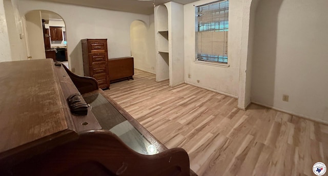 620 E 27th St, Texarkana, AR 71854 - living room featuring light wood-style floors and arched walkways