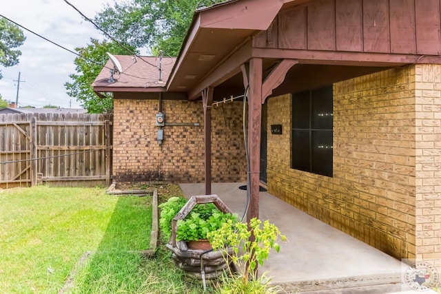 view of yard with a patio area