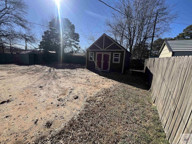 view of yard with a shed