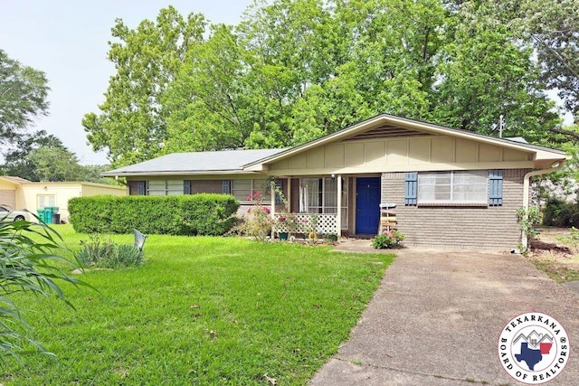 5 Sidney Dr, Texarkana, TX 75503 - view of front facade with a front yard and board and batten siding