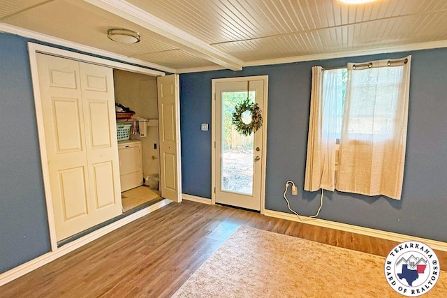 5 Sidney Dr, Texarkana, TX 75503 - foyer with wood finished floors, washer / clothes dryer, baseboards, crown molding, and wood ceiling
