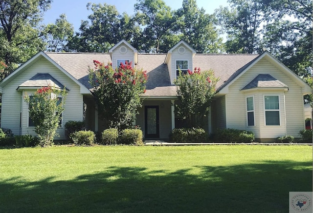 view of front of property with a front lawn