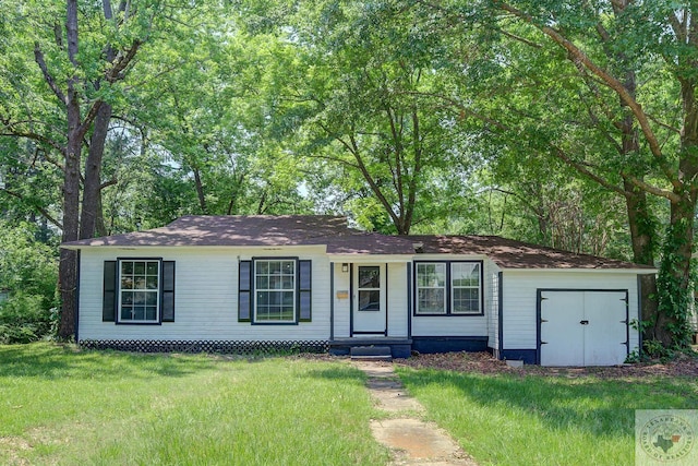 ranch-style house featuring a front yard