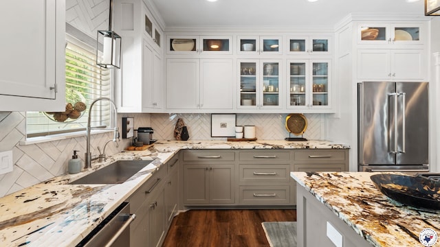 6917 Woodmere Ct, Texarkana, TX 75503 - kitchen featuring stainless steel appliances, a sink, dark wood-style flooring, and white cabinetry