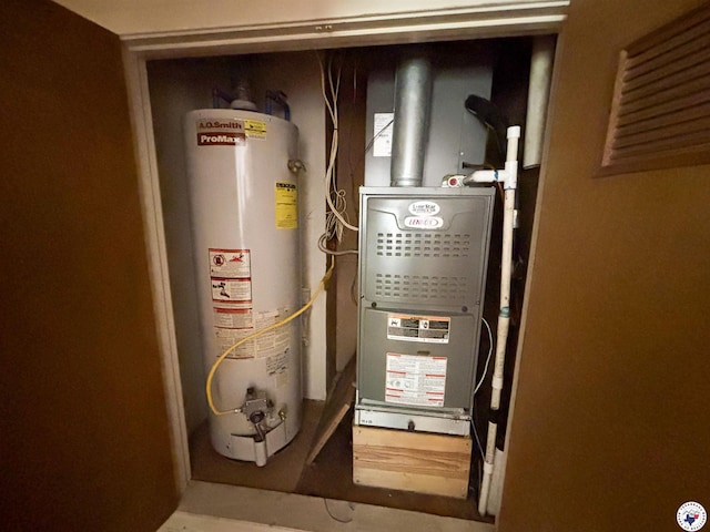 608 N Ellis St, New Boston, TX 75570 - utility room with water heater