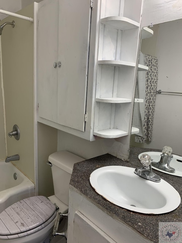 full bathroom featuring toilet, vanity, and shower / bathing tub combination