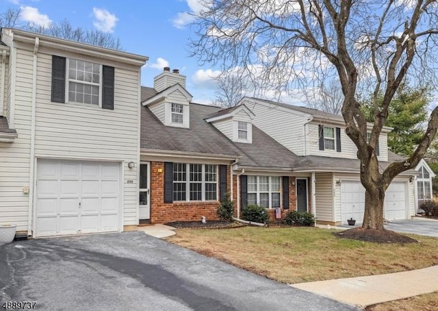 view of front of property featuring a front yard and a garage