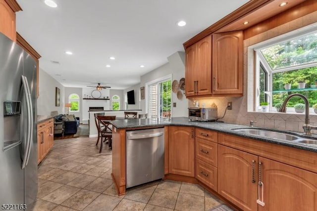 18 Cider Mill Ln, Washington Twp, NJ 07865 - kitchen with stainless steel appliances, a sink, open floor plan, recessed lighting, and a peninsula