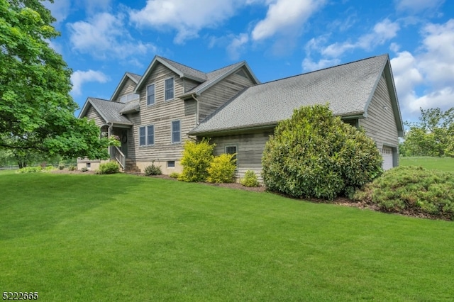 view of front of house featuring a front lawn