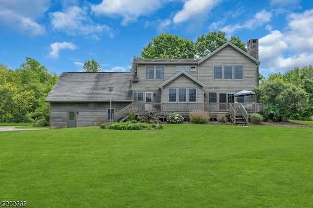 view of front of property featuring a front yard and a deck