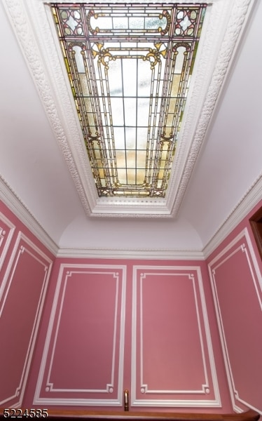 room details featuring crown molding