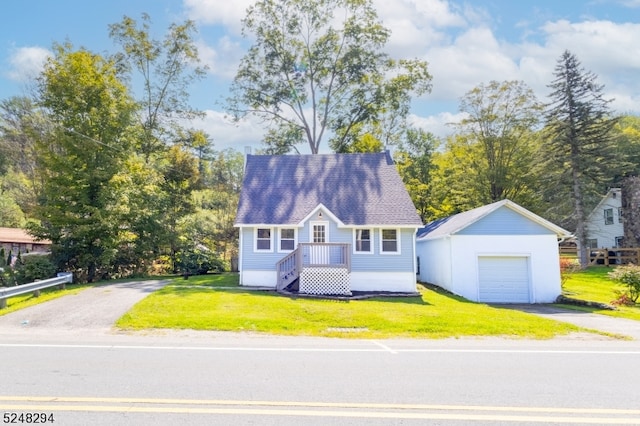 view of front of home featuring a front yard and a garage