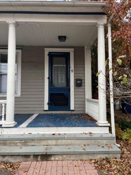 doorway to property with covered porch