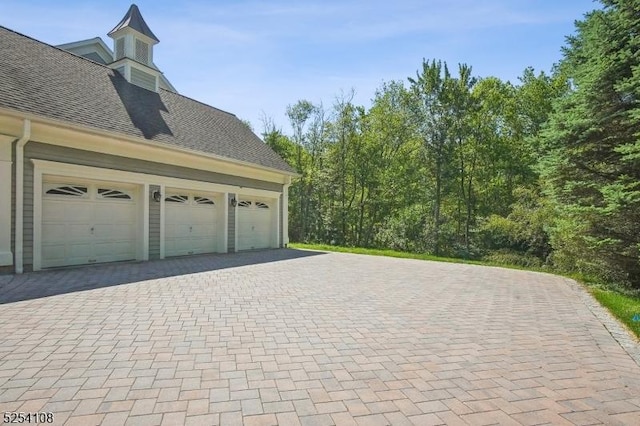 30 Clairvaux Ct, Bernards Twp, NJ 07920 - garage with decorative driveway