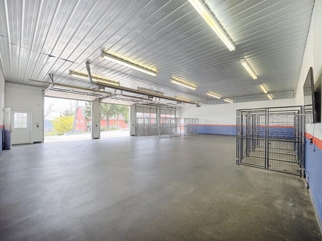 201 Lows Hollow Rd, Lopatcong Twp, NJ 08886 - view of garage