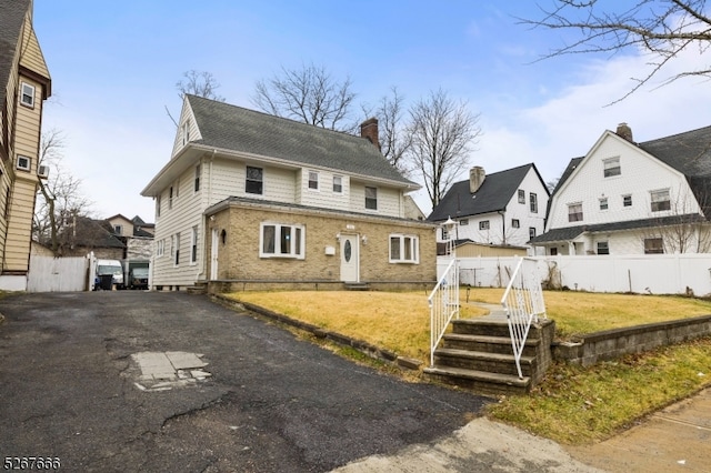 view of front of house featuring a front yard