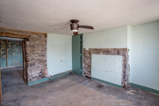 unfurnished room featuring ceiling fan