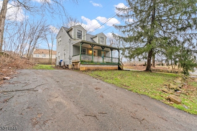 view of front facade with covered porch