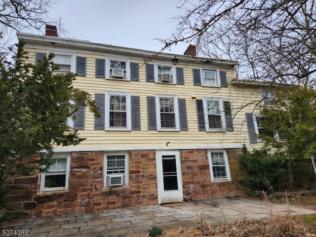 view of front of property featuring a patio area