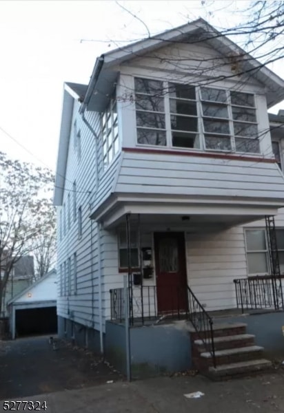 view of front facade featuring covered porch