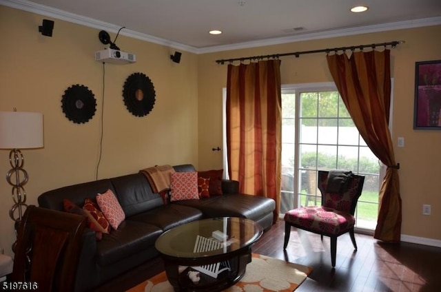 living area featuring crown molding, recessed lighting, visible vents, wood finished floors, and baseboards